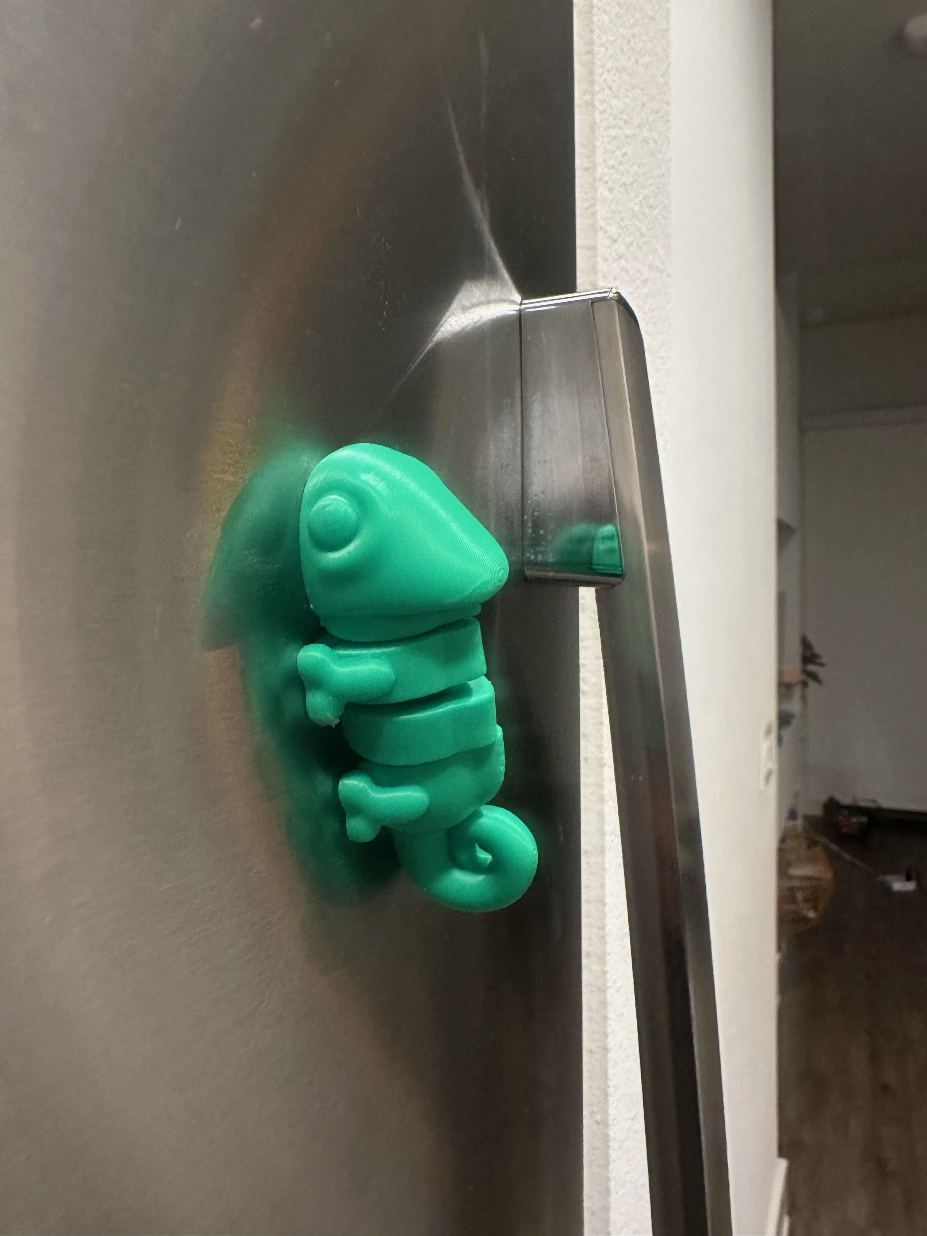 Finished 3D-printed chameleon magnet